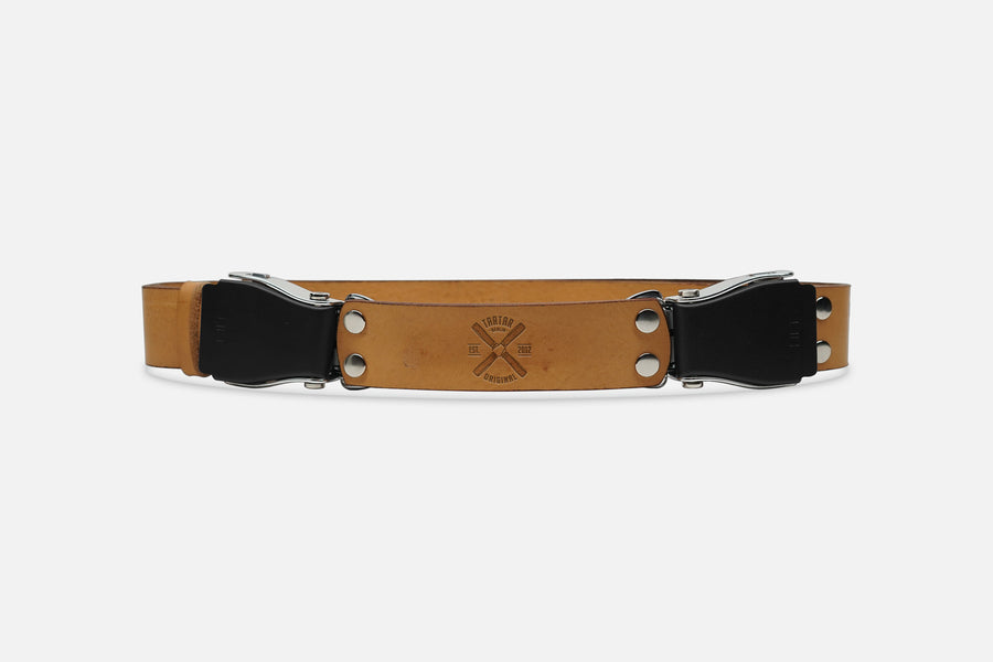 2-Schnallengürtel Standard in Cognac Light mit Schnalle in Schwarzsilber – handgefertigt in Berlin