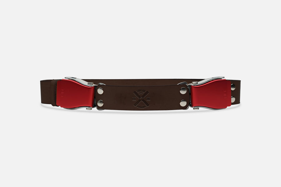 2-Schnallengürtel Standard in Darkbrown mit Schnalle in Lachsrot – handgefertigt in Berlin