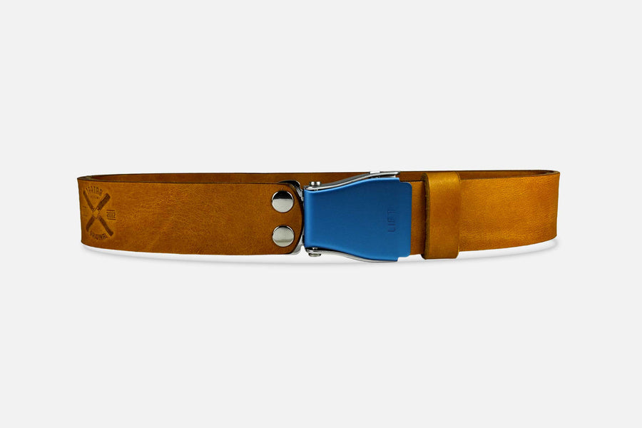 Gürtel Standard in Cognac mit Schnalle in Blau – handgefertigt in Berlin