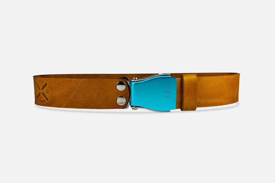 Gürtel Standard in Cognac mit Schnalle in Türkis – handgefertigt in Berlin